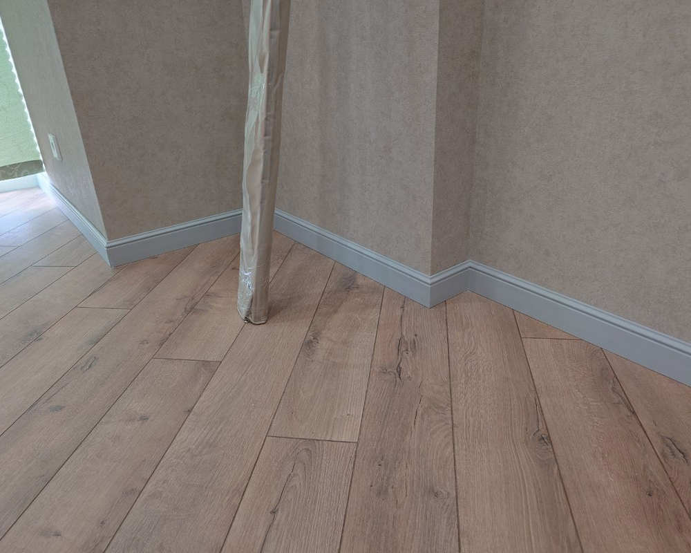 Плинтус из полистирола высокой плотности NMC Wallstyl FL1 Белый